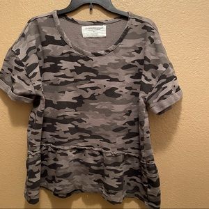Shortsleeved Camo Top